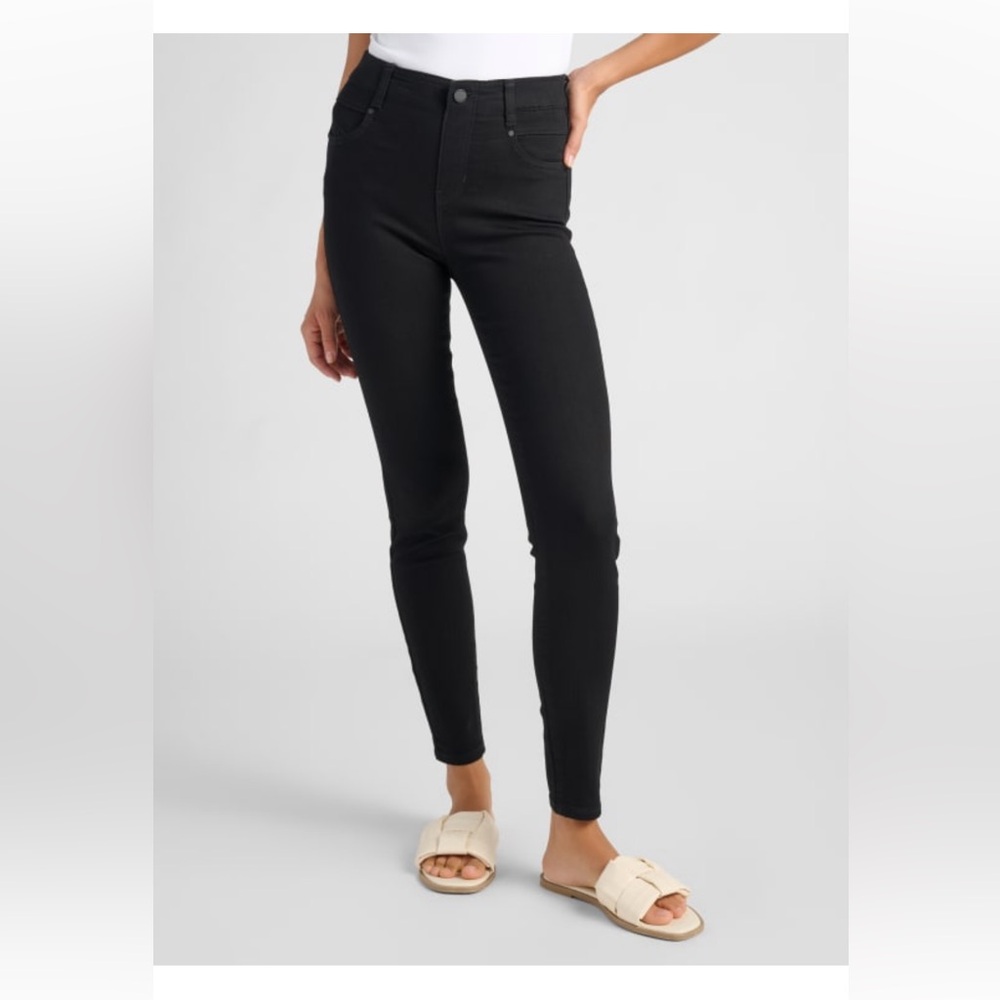 Gia Glider Skinny Jeans in Black Rinse